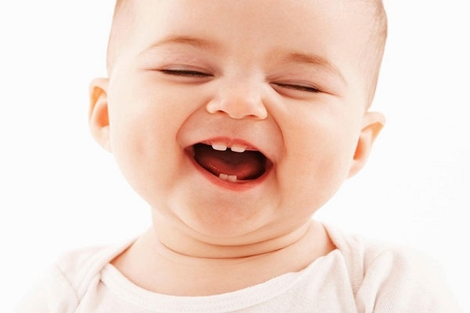 trẻ sơ sinh đã bắt đầu mọc răng